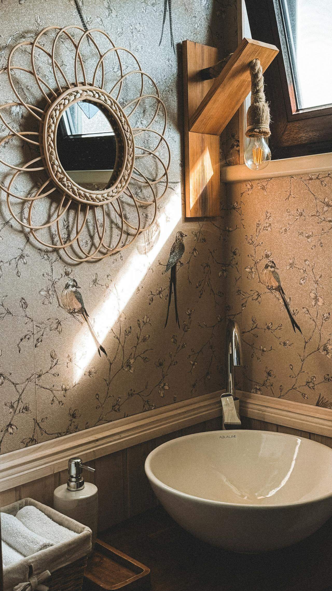 Grasscloth and Natural Fiber Wallpaper